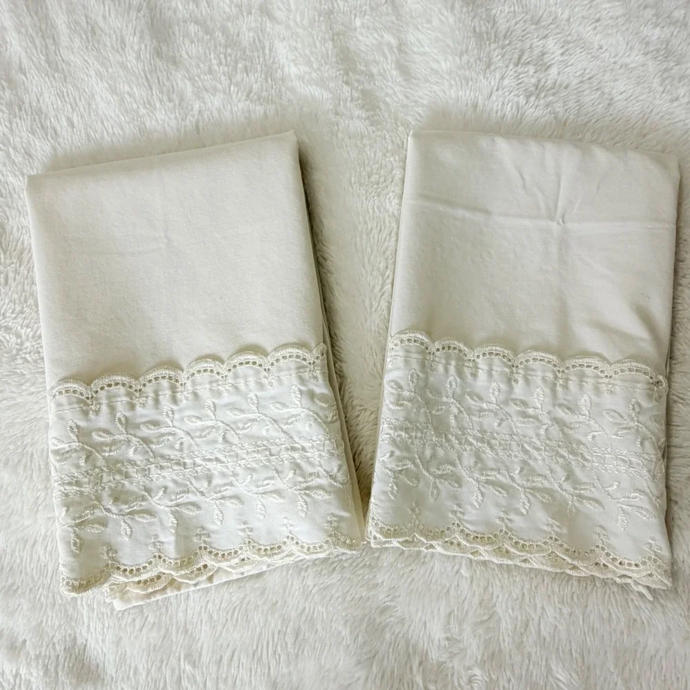 WestPoint Stevens Vintage Cream Eyelet Lace Trim Pillowcase Set of 2 Made in USA